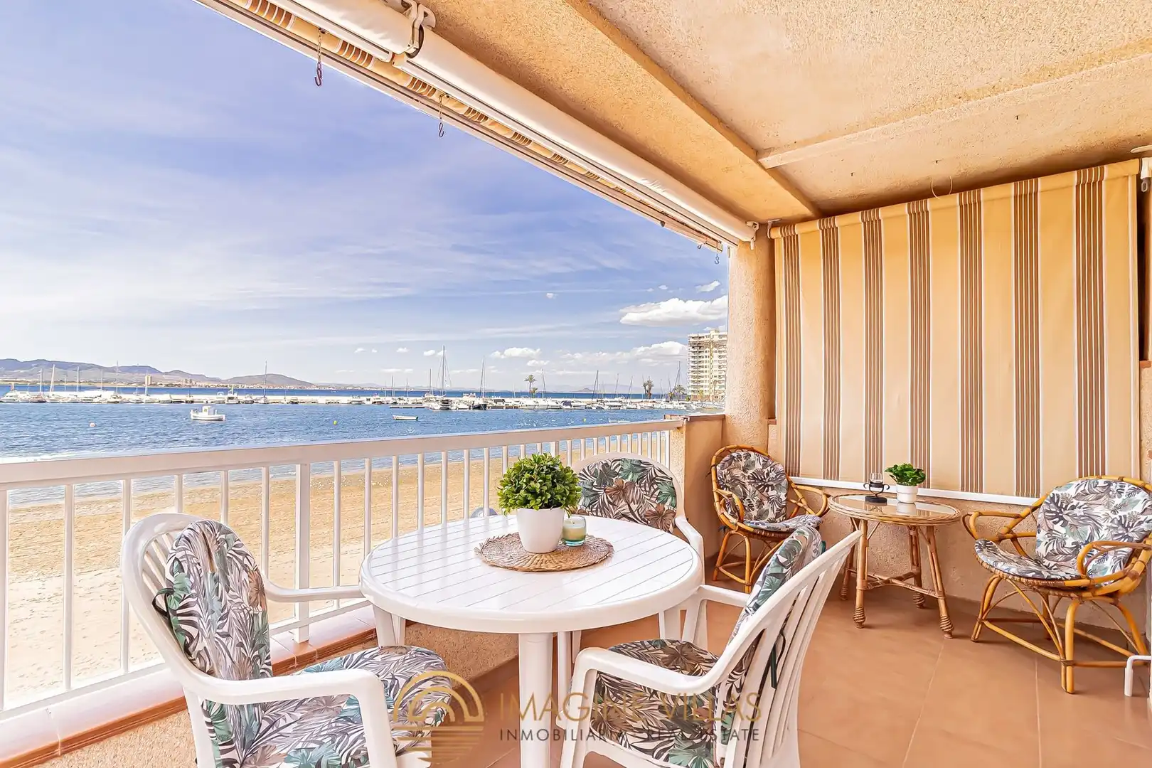 Terraza de Apartamento en venta en La Manga del Mar Menor con Amueblado y Piscina comunitaria