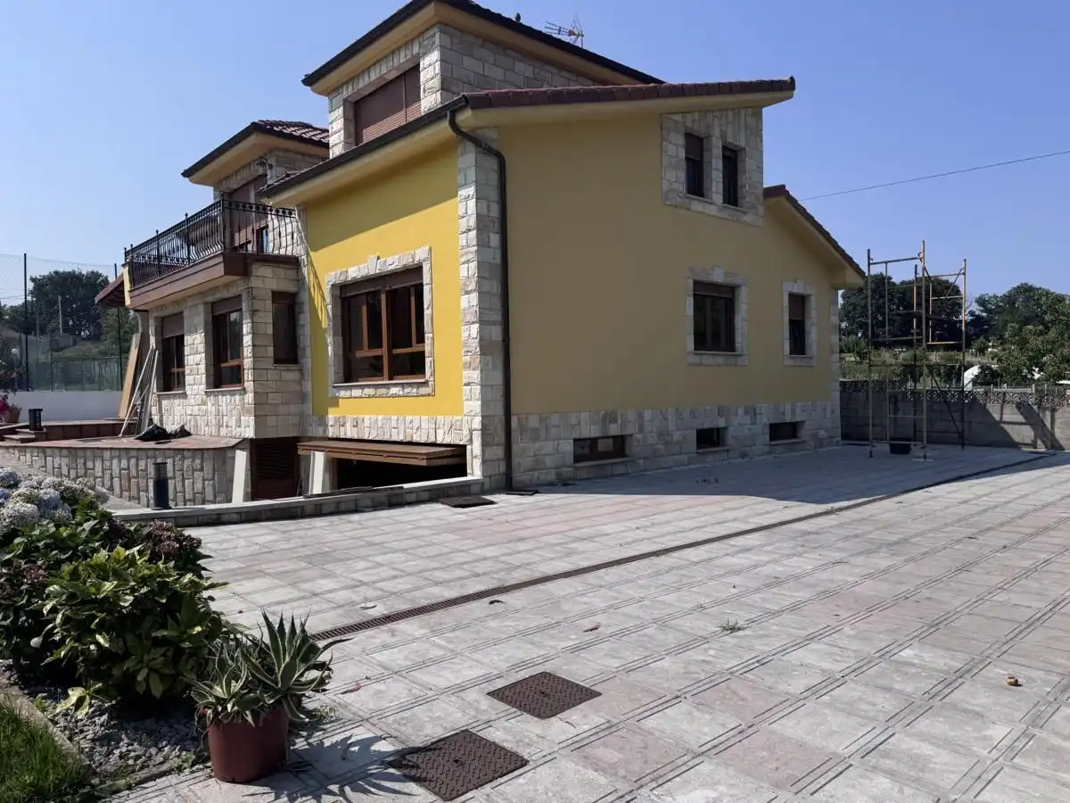 Vista exterior de Casa o xalet en venda en Siero amb Calefacció, Jardí privat i Terrassa