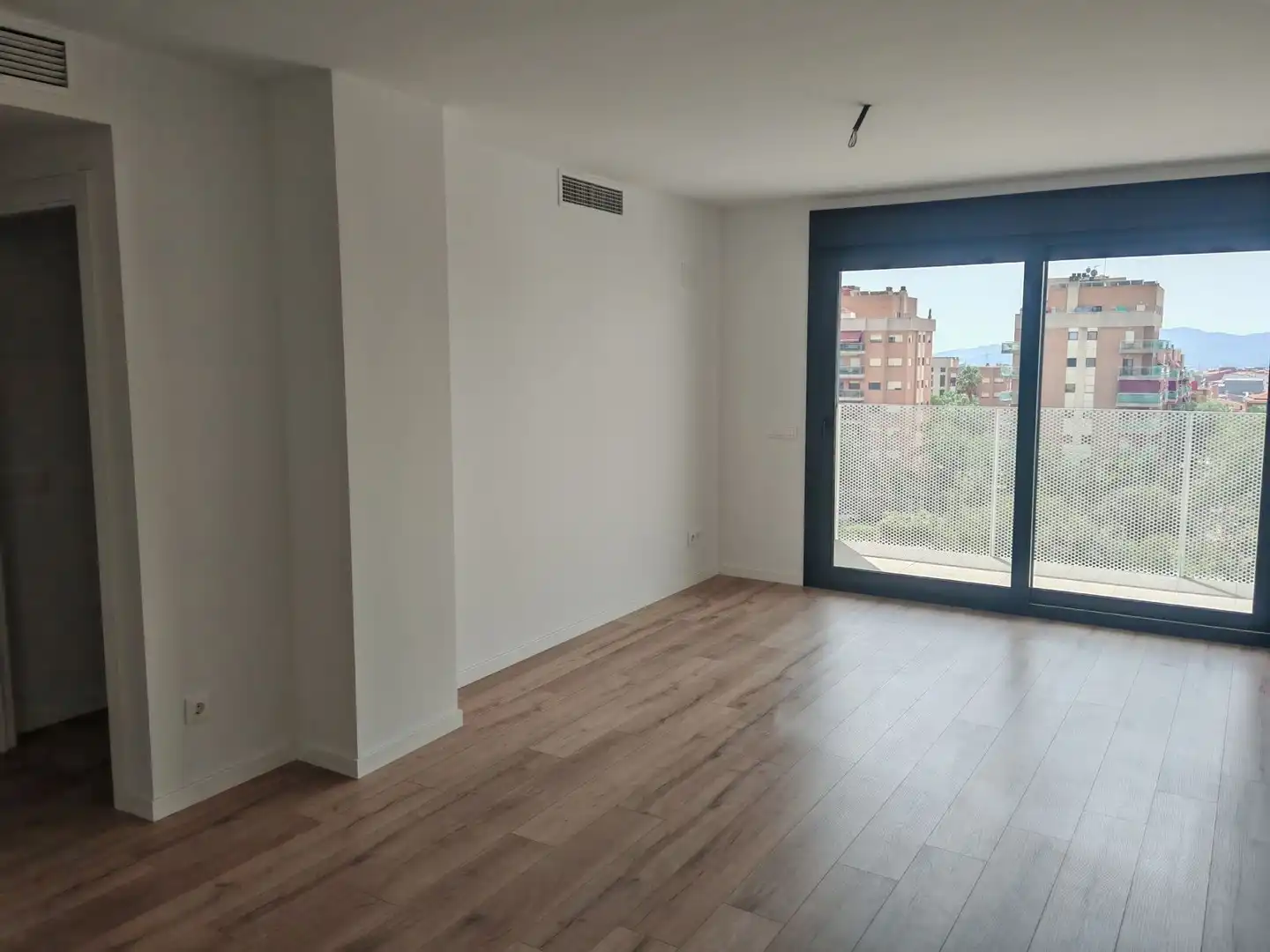 Living room of Flat for rent in Barberà del Vallès  with Air Conditioner, Heating and Parquet flooring