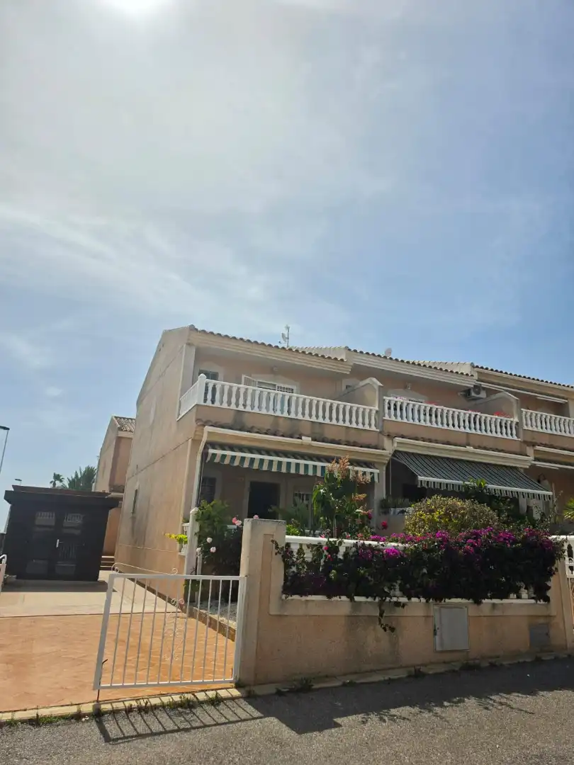 Vista exterior de Casa o chalet en venta en Torrevieja con Amueblado