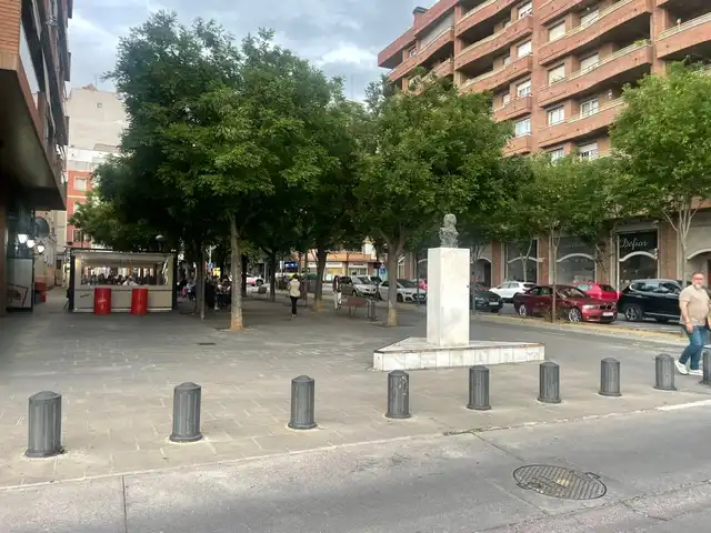 Außenansicht von Gebäude zur Miete in Lleida