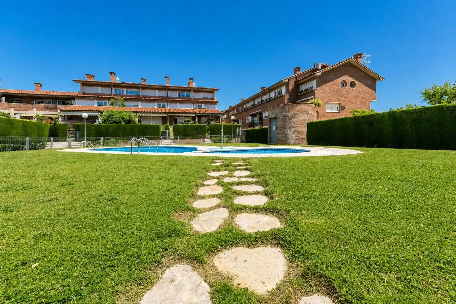 Piscina de Casa o xalet en venda en Castellar del Vallès amb Aire condicionat, Calefacció i Jardí privat
