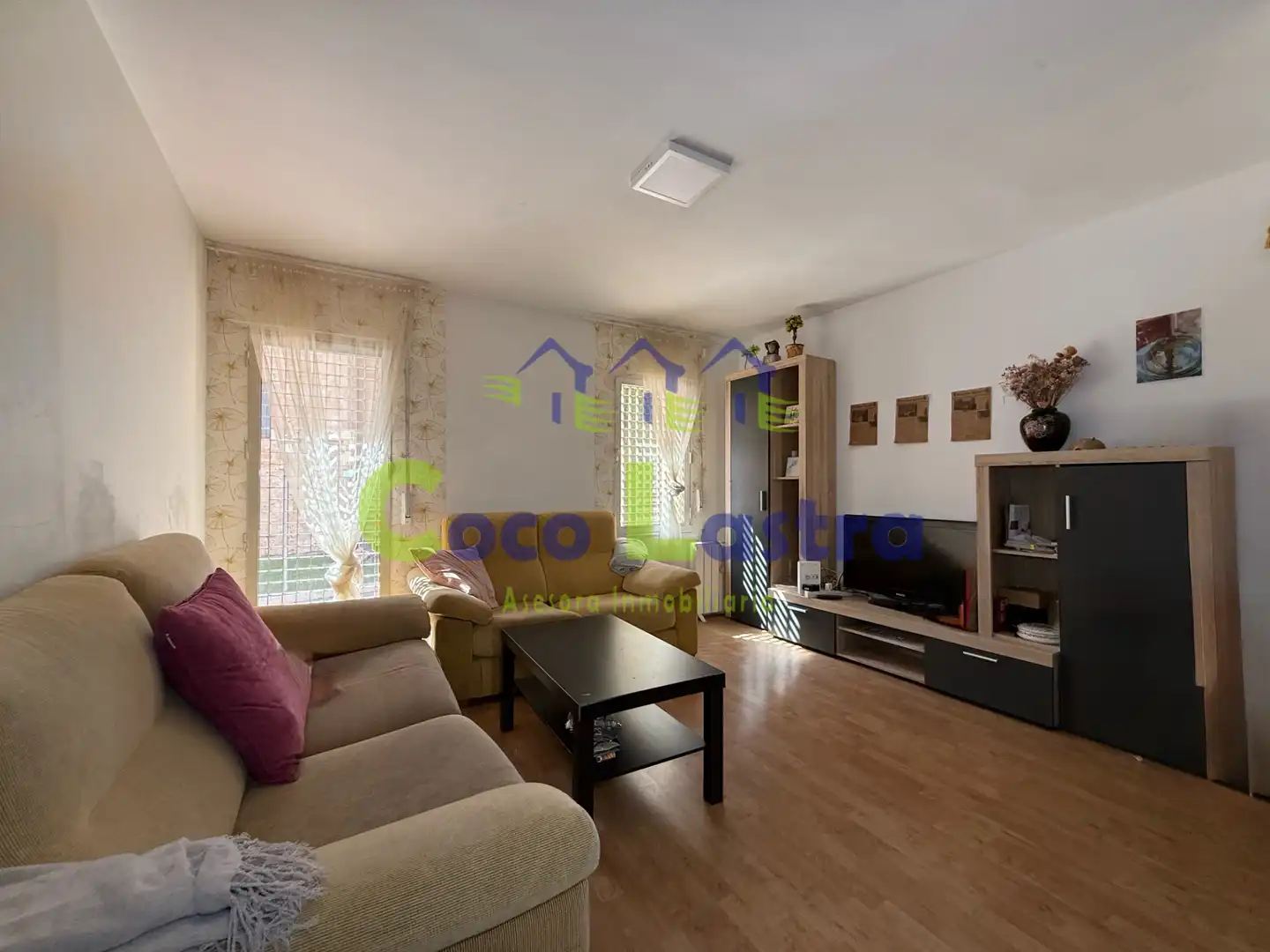 Living room of Flat for rent in Salamanca  with Air Conditioner, Heating and Parquet flooring