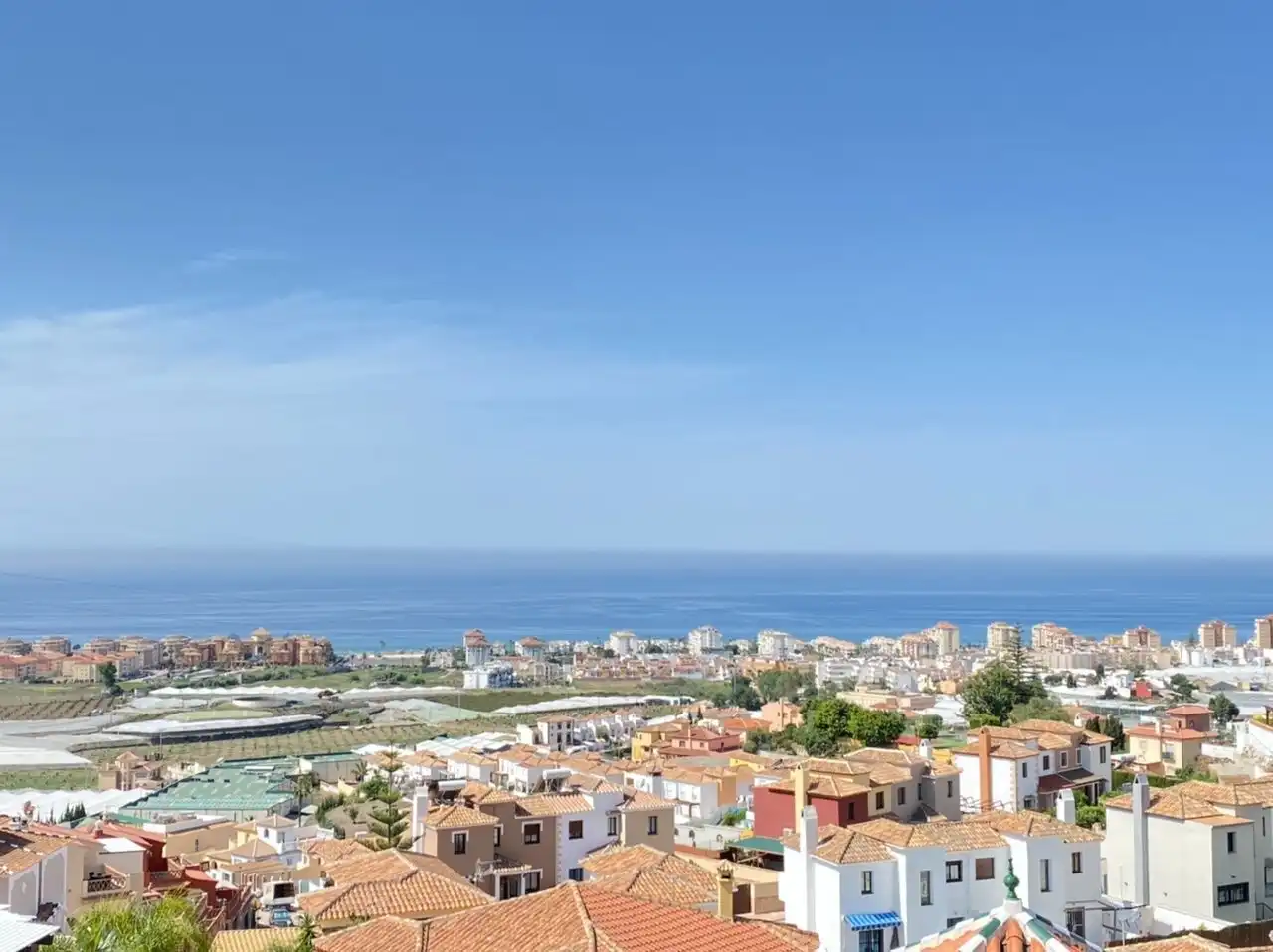 Vista exterior de Casa o xalet en venda en Torrox amb Aire condicionat, Jardí privat i Traster
