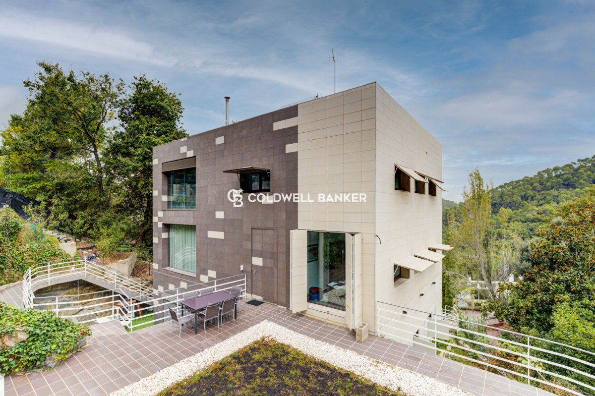 Vista exterior de Casa o xalet en venda en Sant Cugat del Vallès amb Aire condicionat, Jardí privat i Parquet