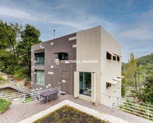 Vista exterior de Casa o xalet en venda en Sant Cugat del Vallès amb Aire condicionat, Jardí privat i Parquet