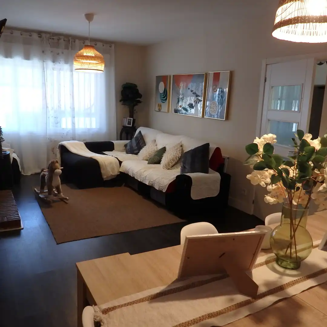 Sala d'estar de Casa o xalet en venda en Cedillo del Condado amb Aire condicionat, Calefacció i Jardí privat