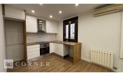 Kitchen of Flat to rent in  Barcelona Capital  with Air Conditioner, Heating and Parquet flooring