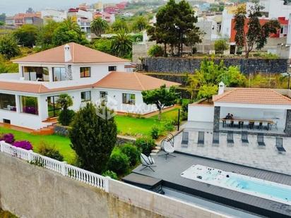 Vista exterior de Casa o xalet en venda en La Orotava amb Jardí privat, Terrassa i Traster