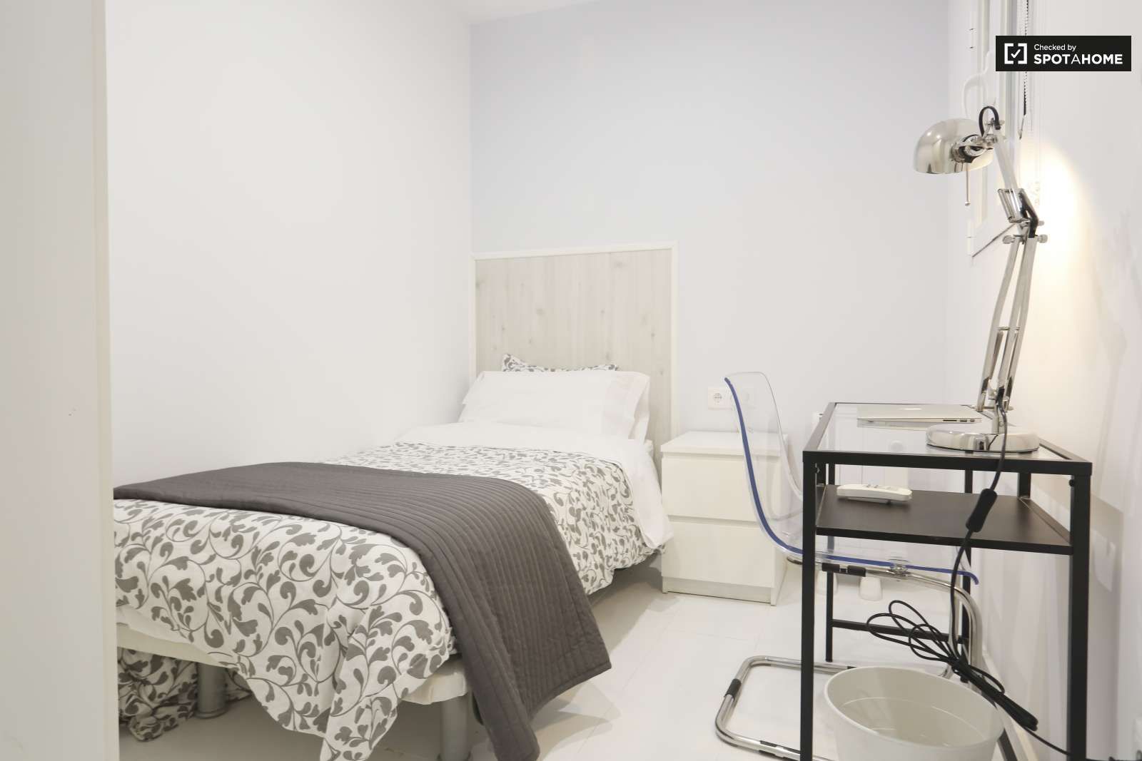 Flat to share in Cortes - Huertas