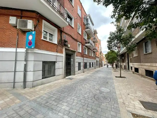 Vista exterior de Piso en venta en Madrid con Calefacción, Amueblado y Horno