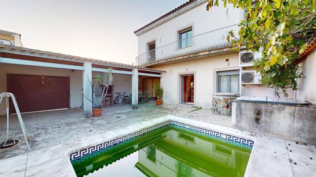 Casa adosada en Venta en La Carlota