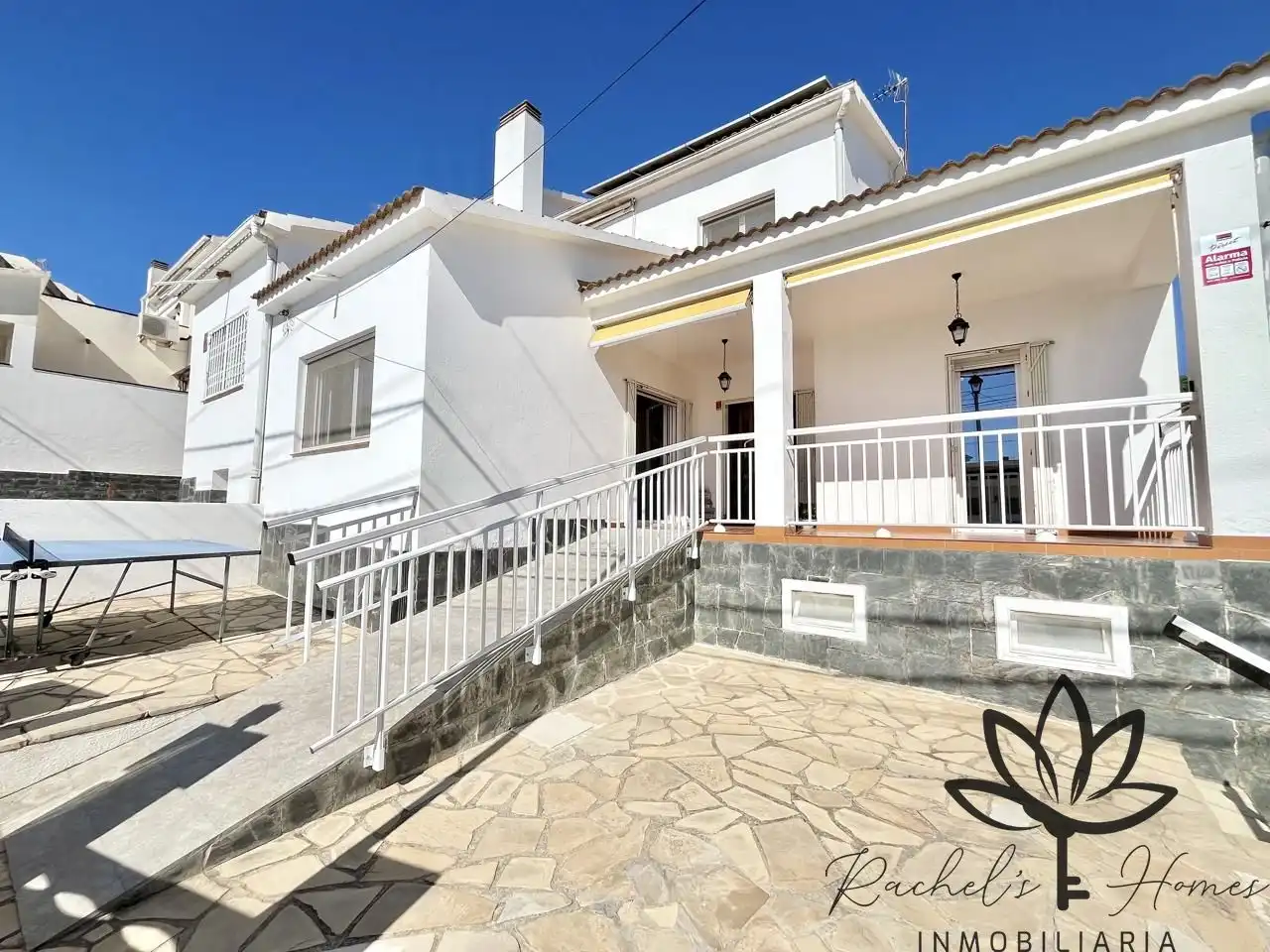 Adosado con terraza en venta en Avinguda Barcino