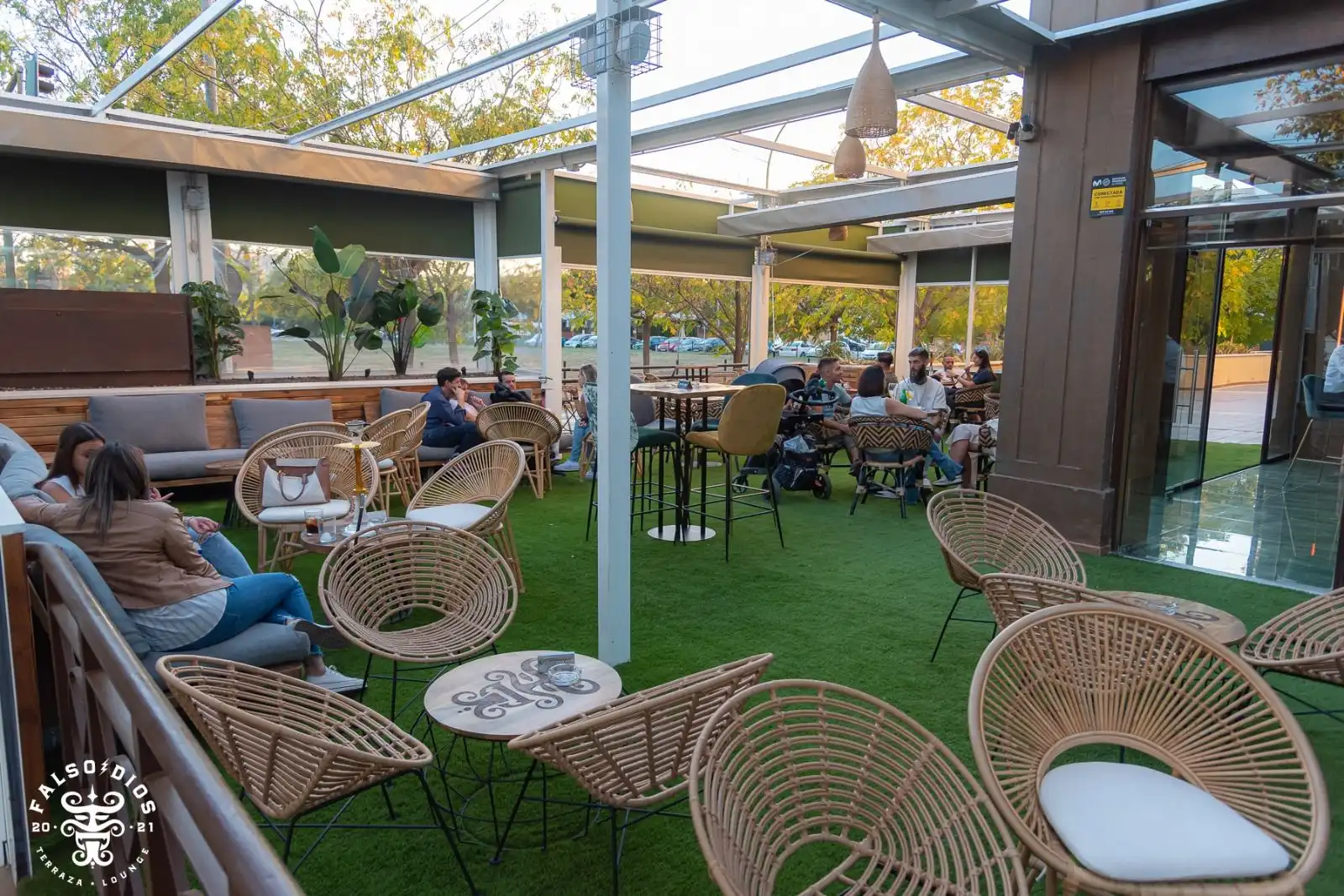 Terrasse von Geschaftsraum zur ubertragung in Sevilla mit Klimaanlage, Heizung und Terrasse