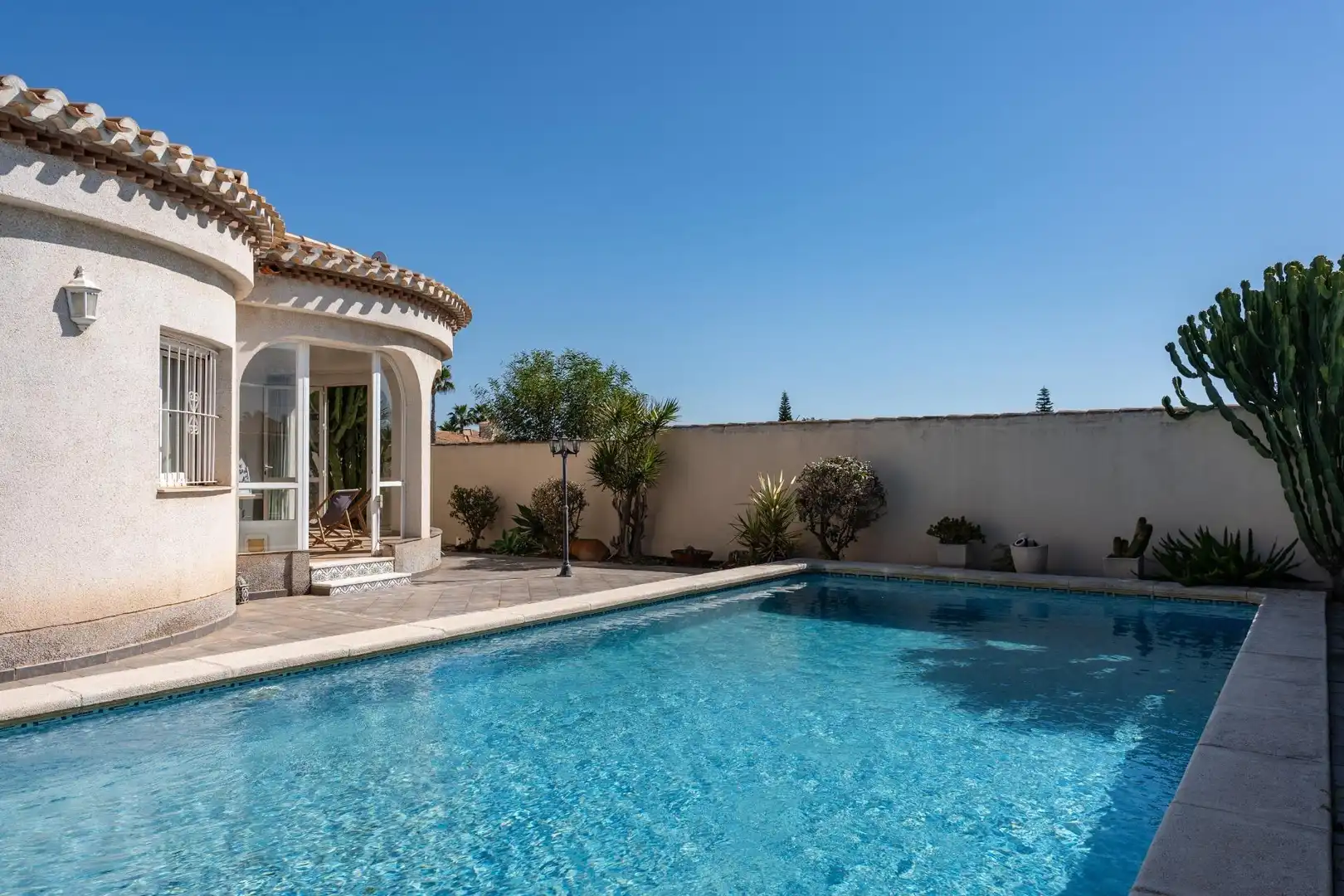 Piscina de Casa o xalet en venda en Orihuela amb Aire condicionat, Calefacció i Jardí privat