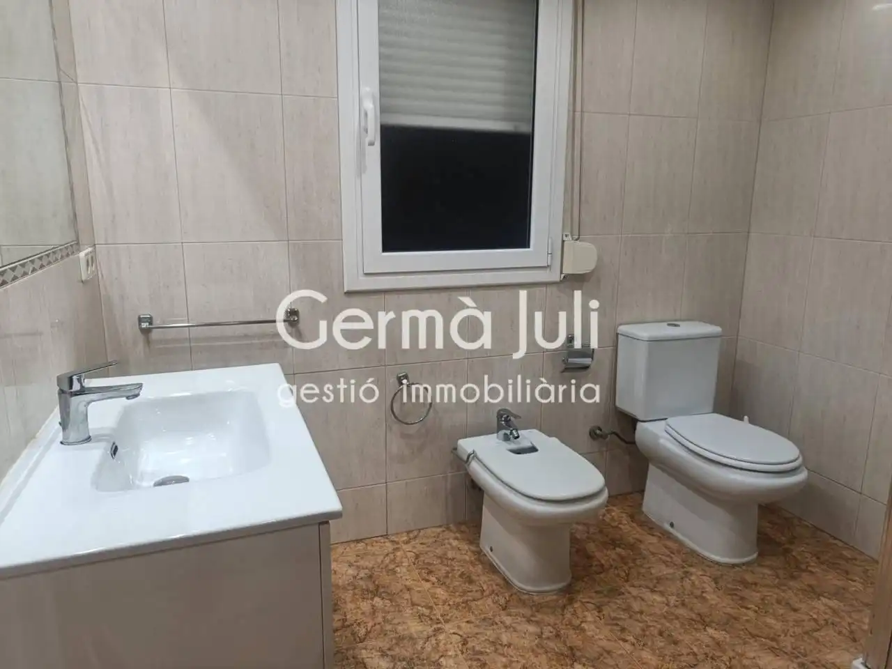 Badezimmer von Wohnungen zum Verkauf in Badalona