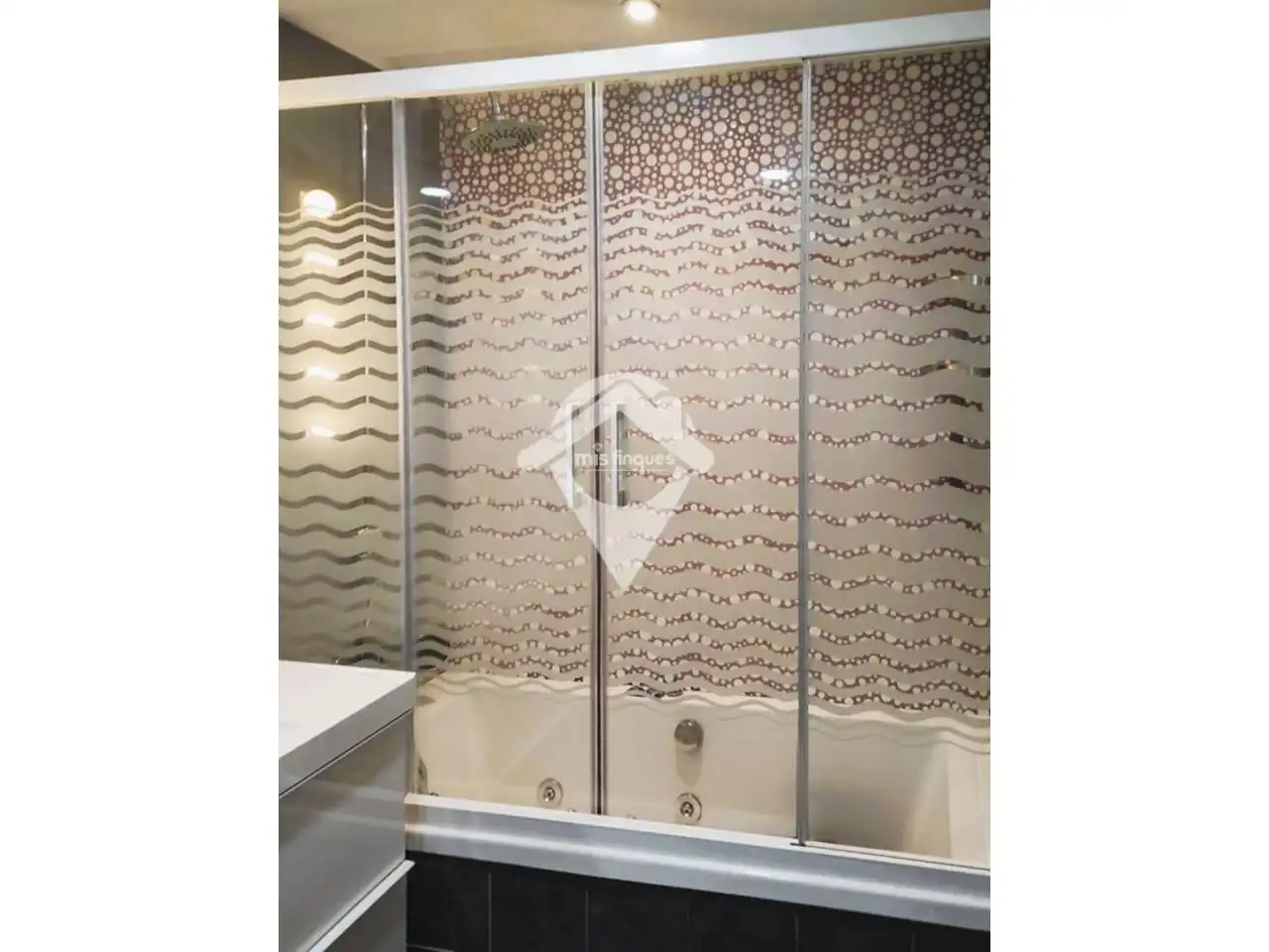 Bathroom of Flat for sale in Polinyà  with Air Conditioner, Heating and Parquet flooring