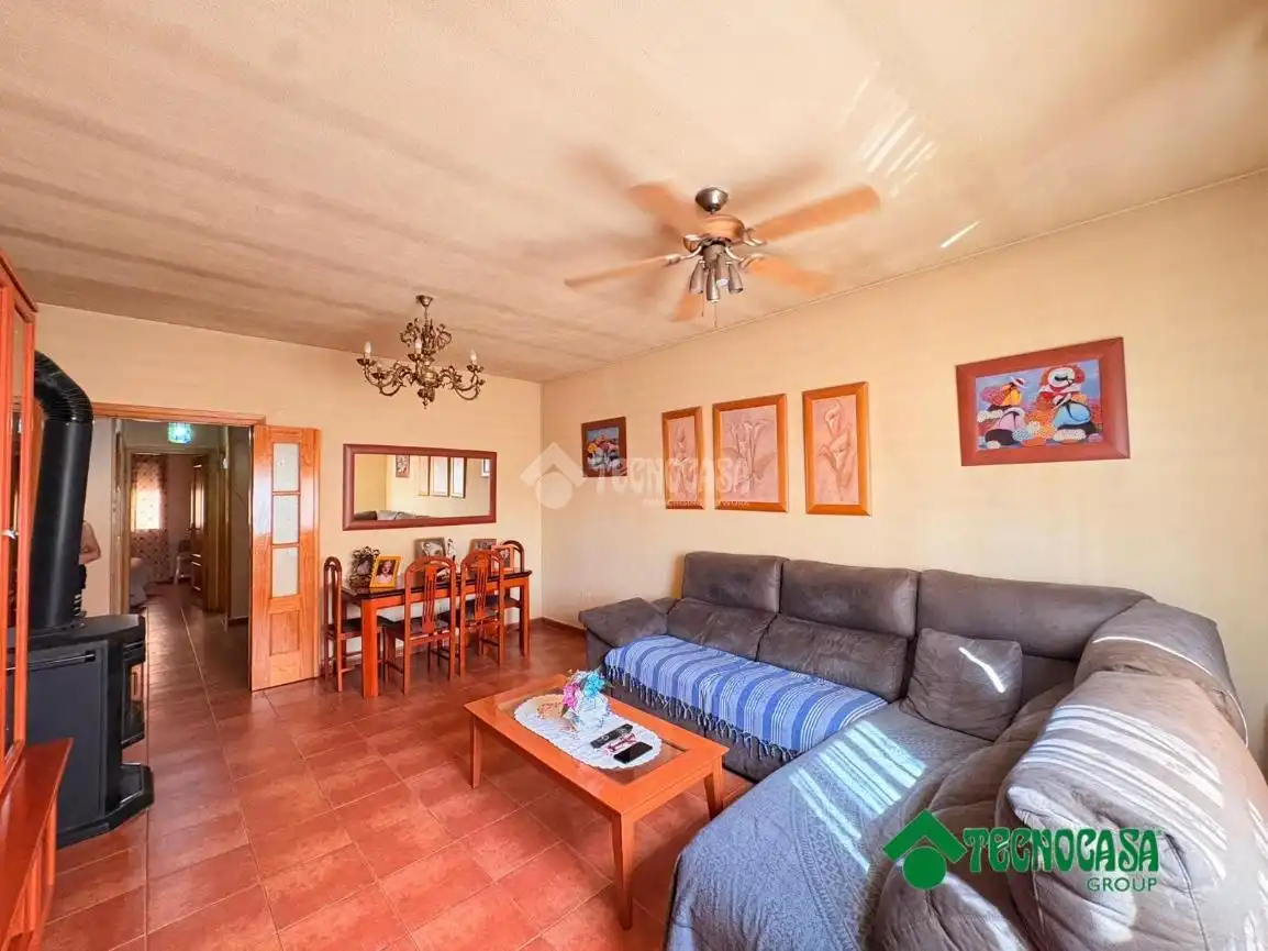Sala d'estar de Casa adosada en venda en Erustes