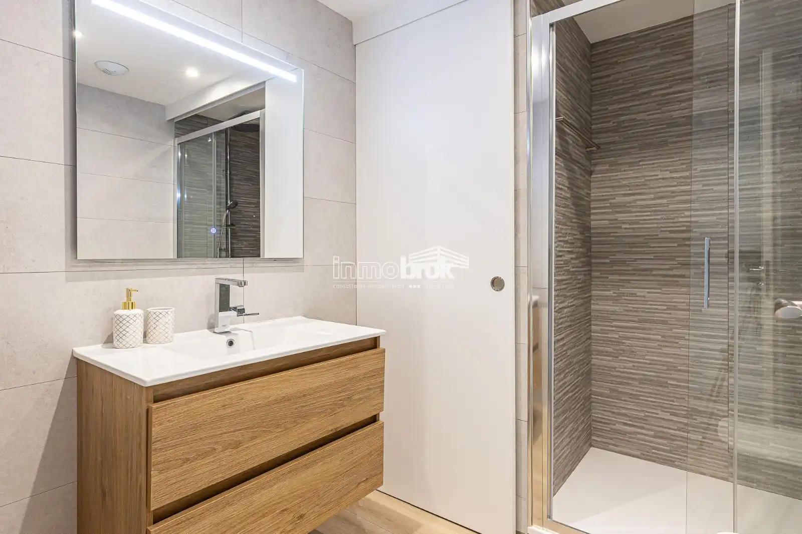 Baño de Dúplex de alquiler en Madrid con Aire acondicionado, Calefacción y Terraza