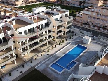 Appartement compact avec piscine à vendre à Orihuela Costa