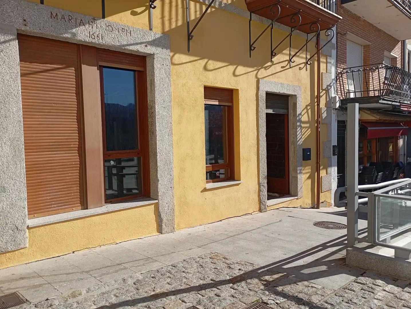 Vista exterior de Local de alquiler en Robledo de Chavela