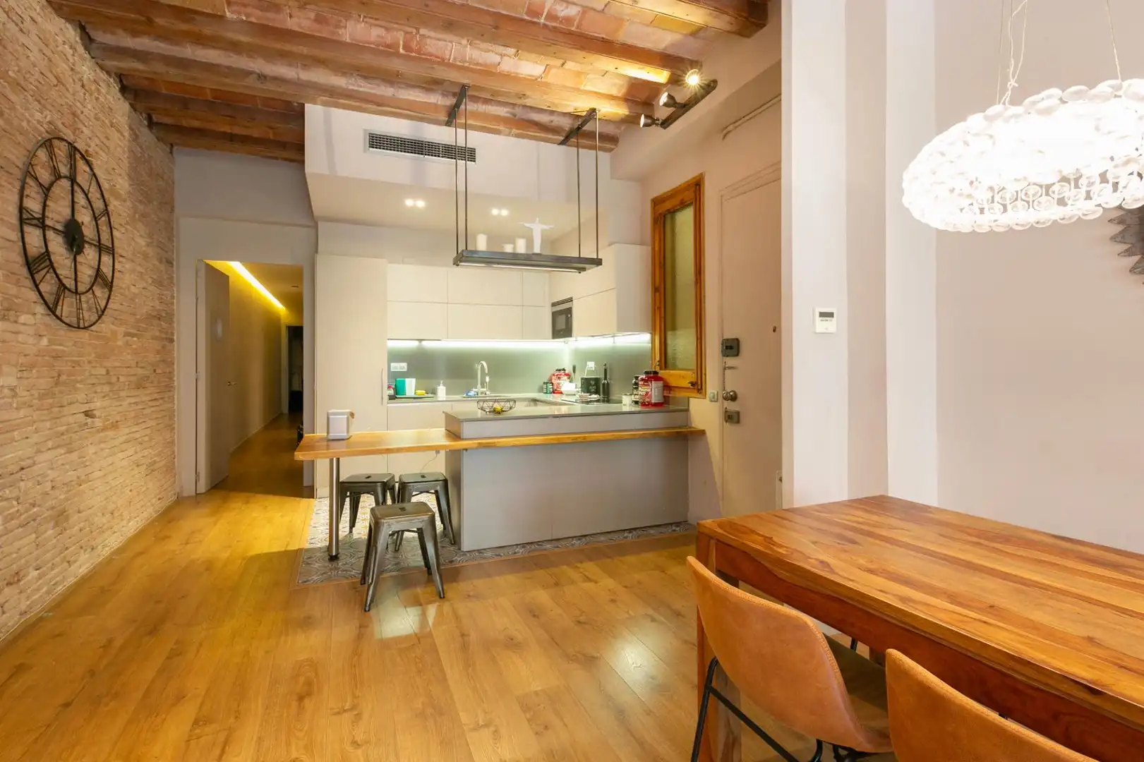 Cocina de Piso de alquiler en Barcelona con Calefacción, Parquet y Amueblado