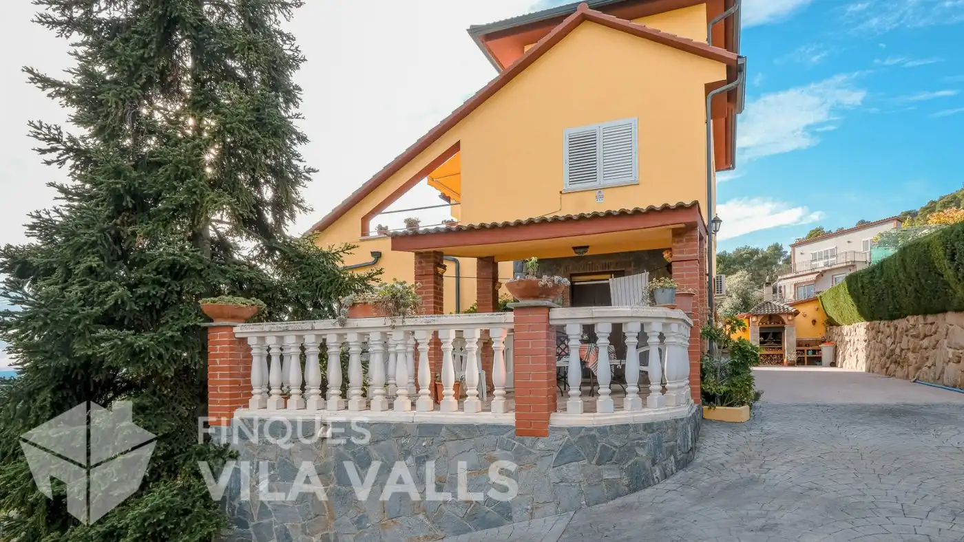 Vista exterior de Casa o xalet en venda en Caldes de Montbui amb Calefacció, Jardí privat i Terrassa