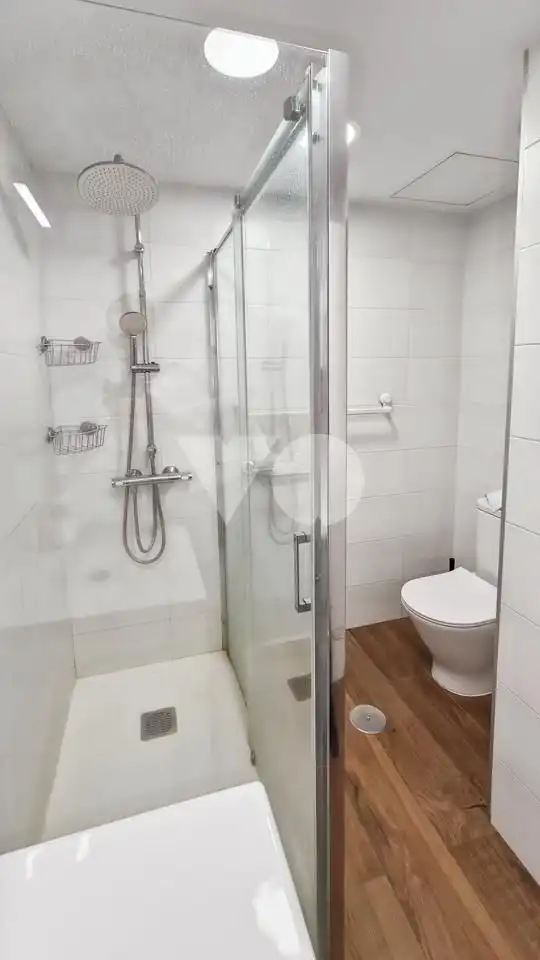 Bathroom of Flat for sale in Madrid  with Air Conditioner, Heating and Terrace