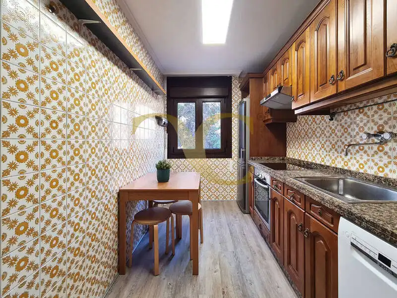 Cocina de Piso en venta en Oviedo  con Calefacción, Trastero y Amueblado