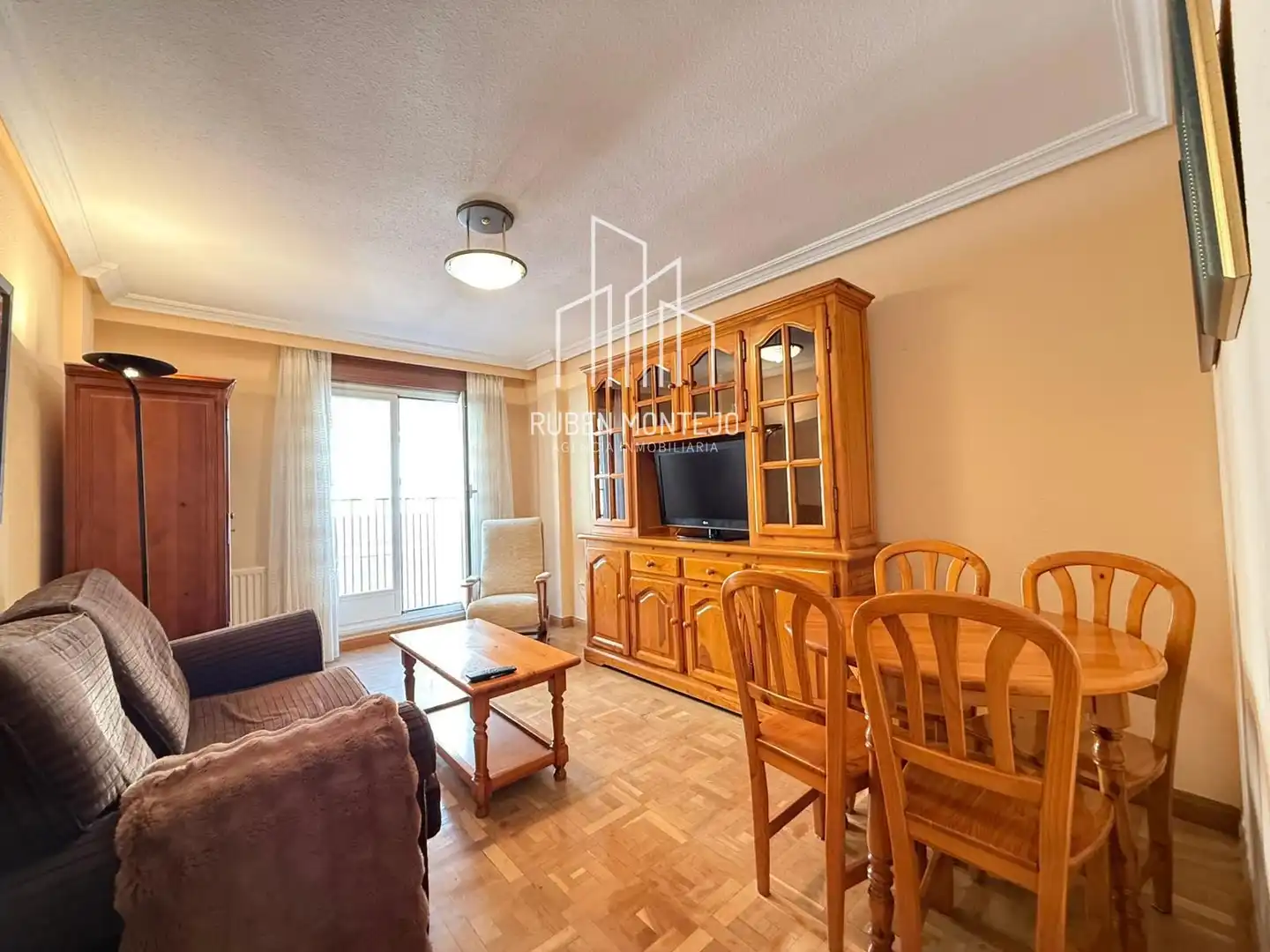 Vista exterior de Apartamento de alquiler en Salamanca Capital con Calefacción, Terraza y Amueblado