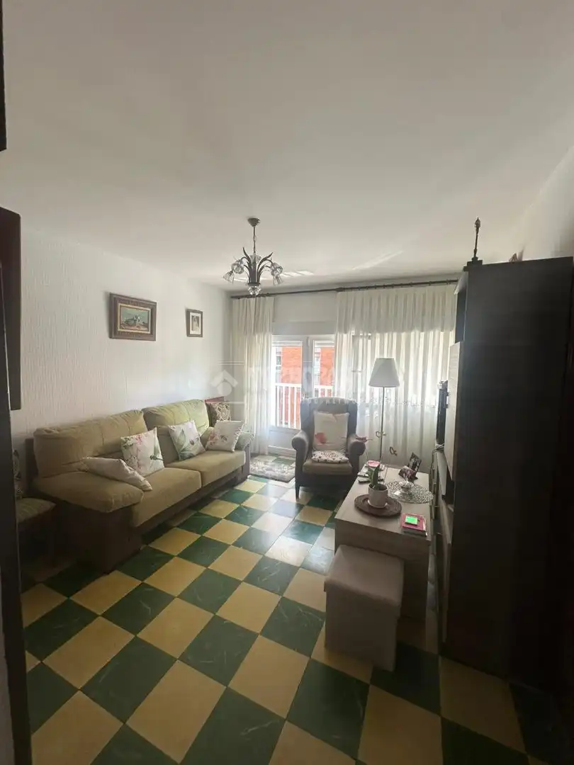 Sala d'estar de Pis en venda en Gijón  amb Balcó
