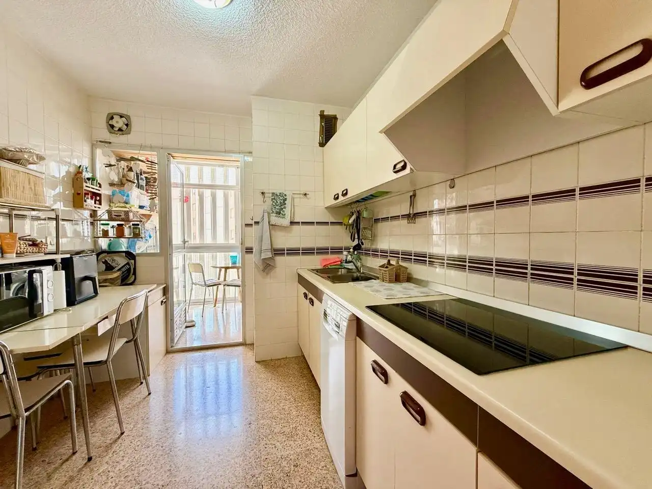 Cuina de Apartament en venda en Villajoyosa / La Vila Joiosa amb Jardí privat, Terrassa i Balcó