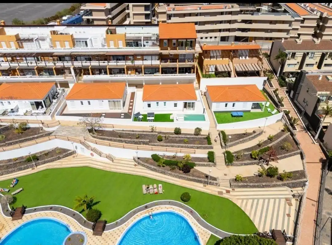 Vista exterior de Casa o xalet en venda en San Miguel de Abona amb Jardí privat, Traster i Piscina