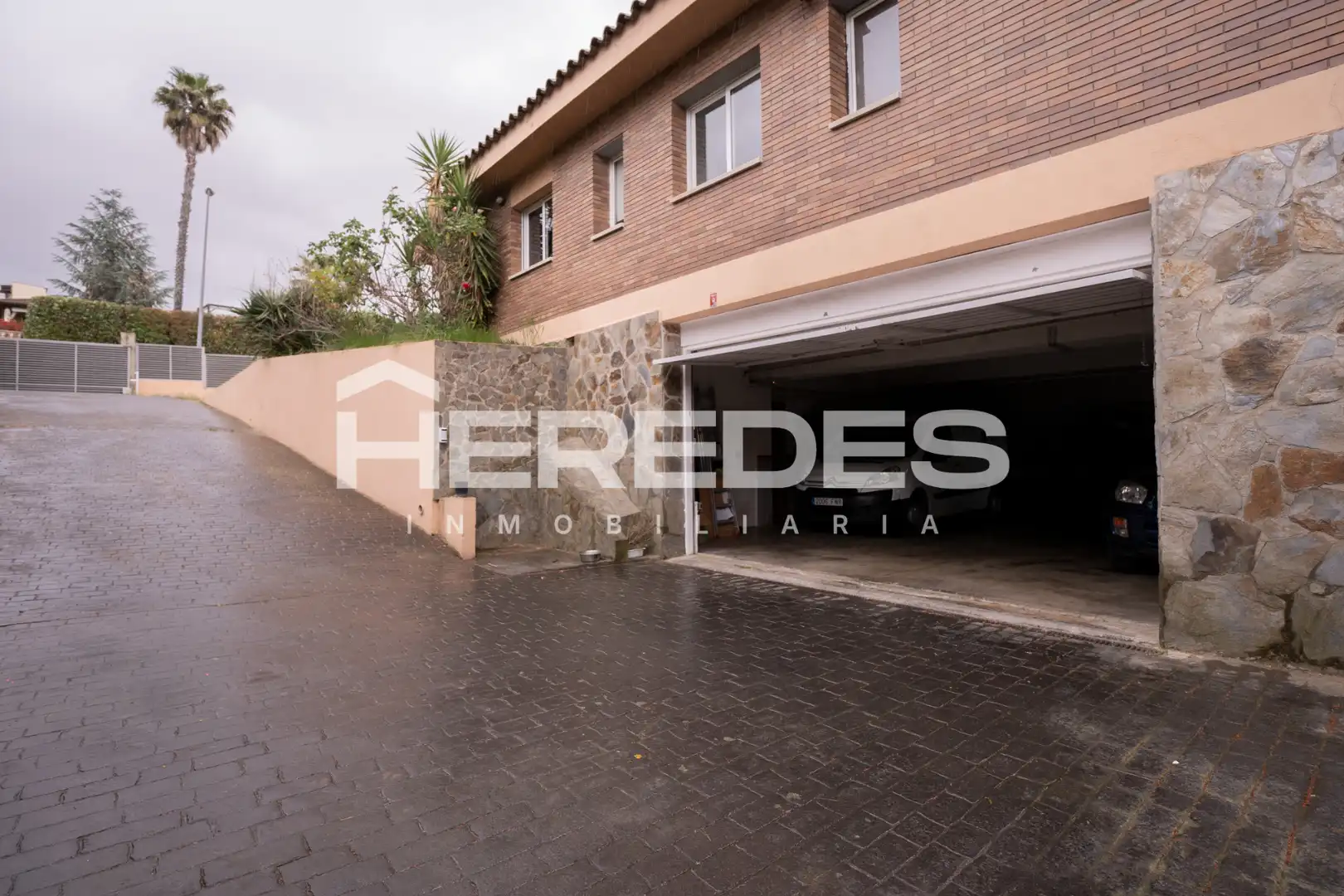 Parking de Casa o chalet en venta en Sabadell con Aire acondicionado, Calefacción y Jardín privado