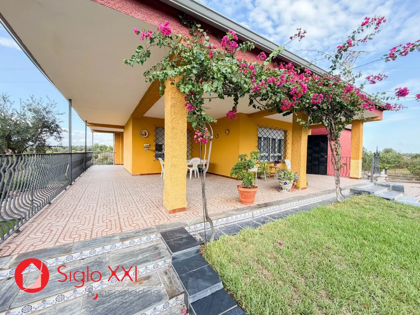 Chalet con piscina en venta en Madrigal, imagen 3