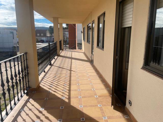 Piso en Venta en Avenida Santiago Hidalgo, 42 en Valoria la Buena