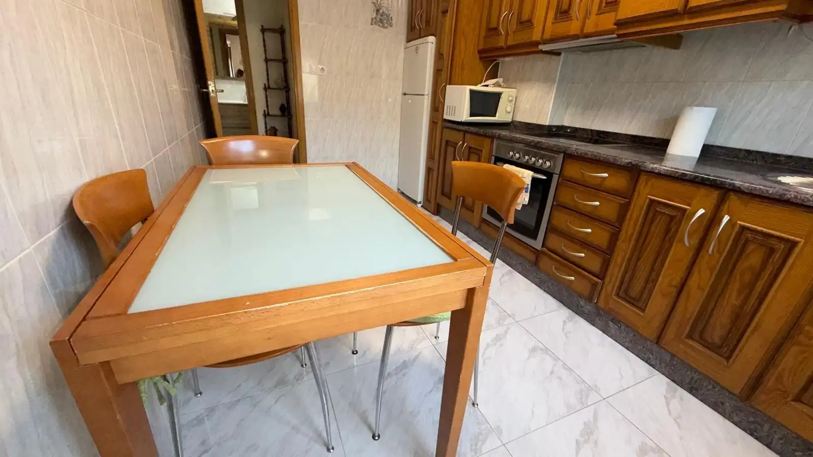 Cuina de Pis de lloguer en Ourense Capital  amb Calefacció i Moblat