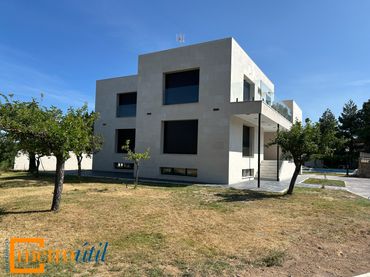 Villa avec balcon à vendre à Avenida Villamayor