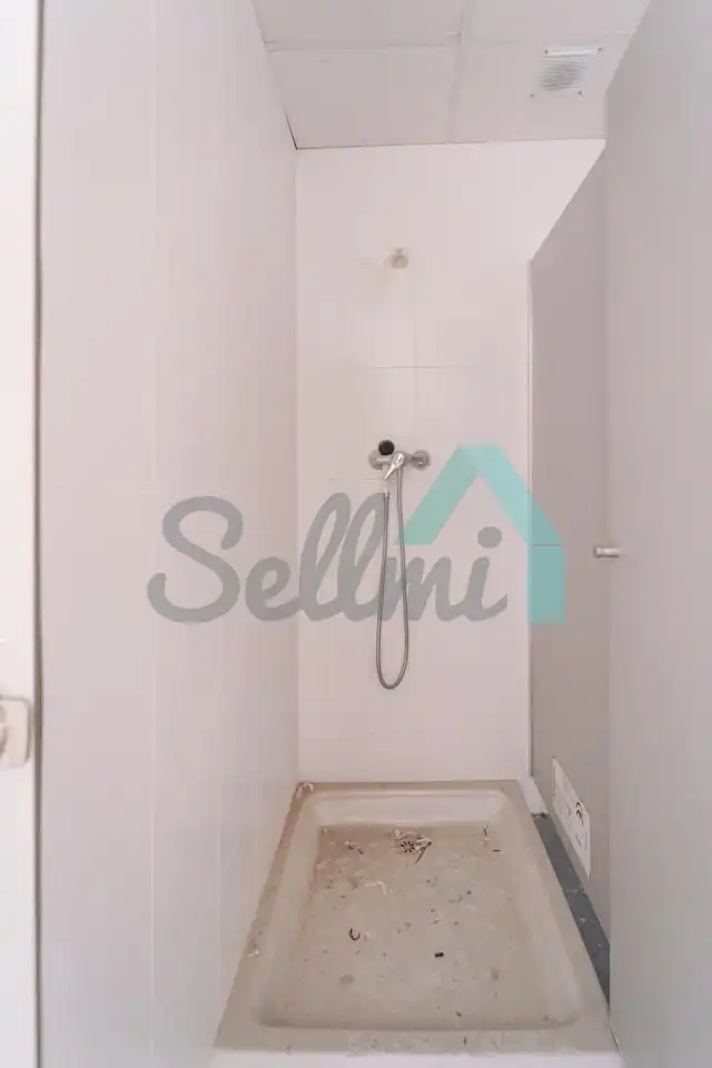 Baño de Nave industrial en venta en Oviedo 
