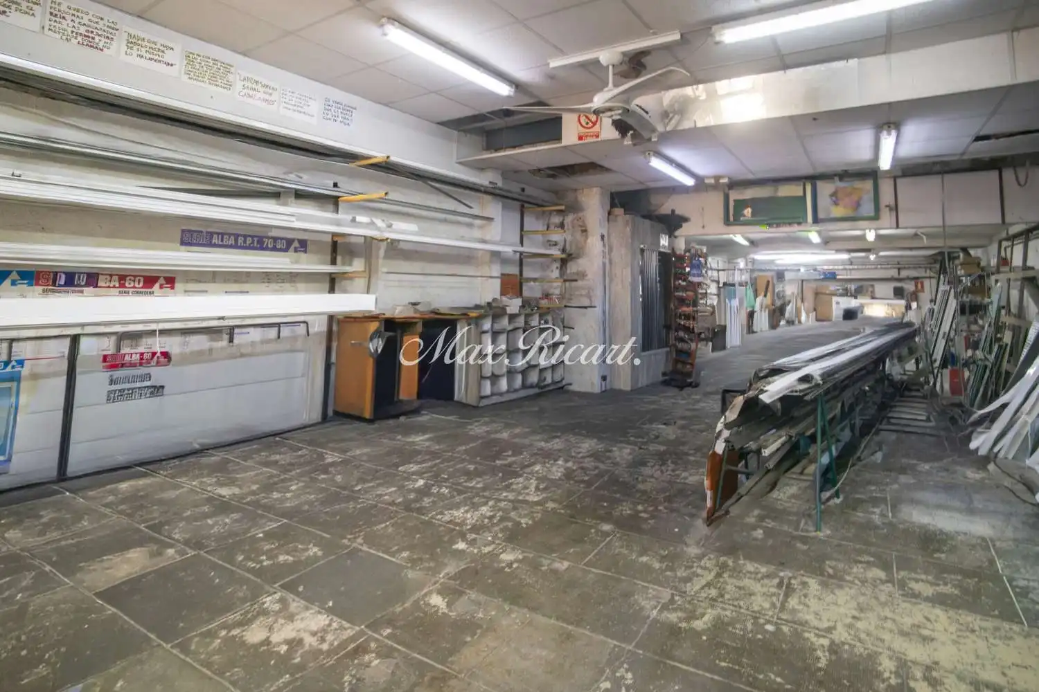 Local comercial en venda a Sants - Montjuïc