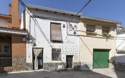 Vista exterior de Casa adosada en venda en Orusco de Tajuña amb Balcó