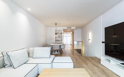 Sala d'estar de Casa o xalet en venda en  Barcelona Capital amb Aire condicionat, Parquet i Terrassa