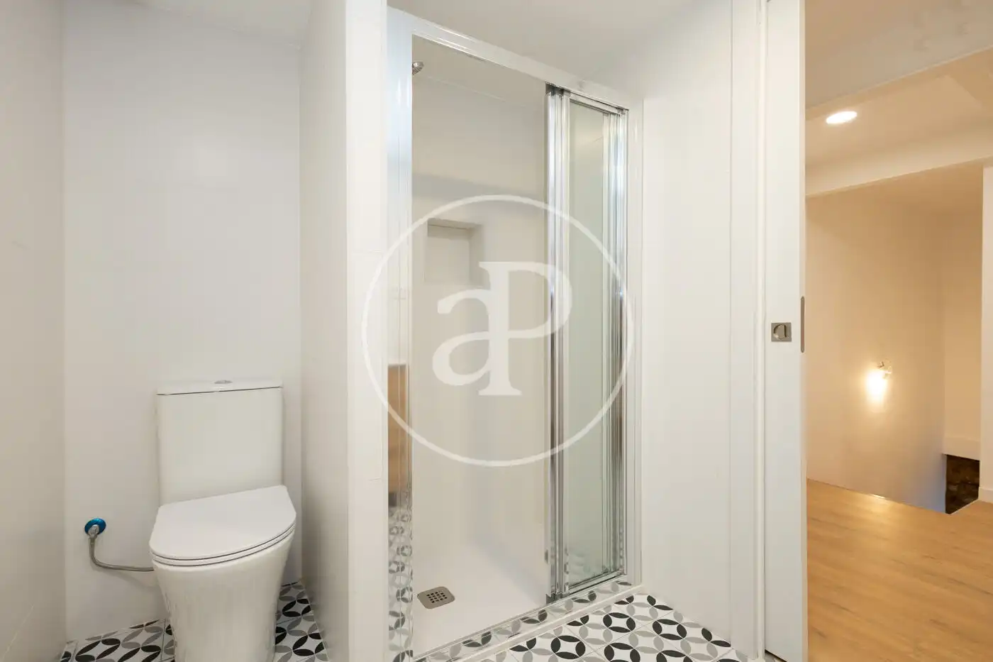 Badezimmer von Wohnung zum Verkauf in Barcelona mit Klimaanlage und Heizung