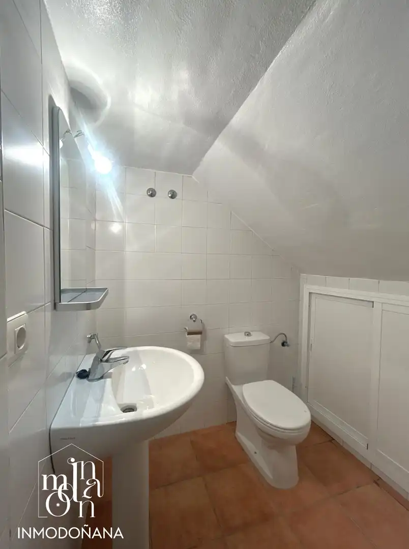 Badezimmer von Einfamilien-Reihenhaus zum Verkauf in Almonte mit Klimaanlage, Heizung und Terrasse