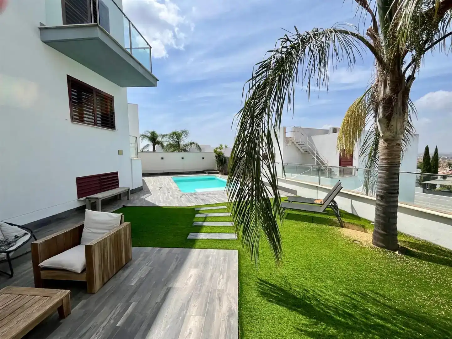 Terrassa de Casa o xalet en venda en Montequinto amb Aire condicionat, Piscina i Balcó