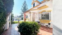 Vista exterior de Casa o xalet en venda en El Puerto de Santa María amb Calefacció, Traster i Piscina