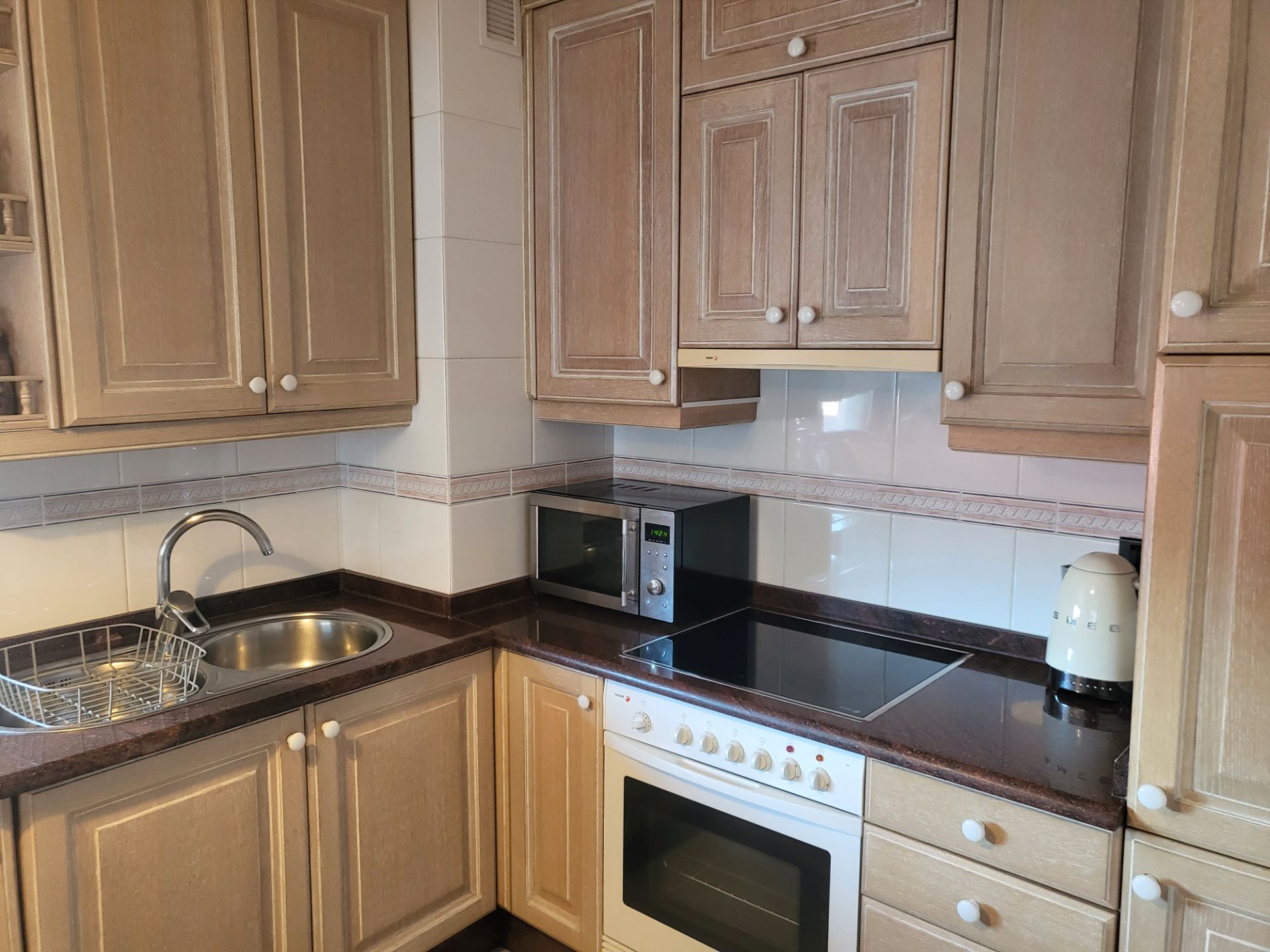 Cuina de Apartament en venda en Vigo  amb Calefacció, Parquet i Forn