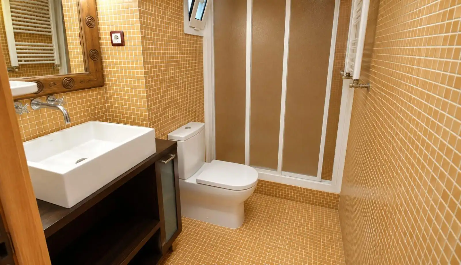 Bathroom of Flat for sale in Sabadell  with Air Conditioner and Heating