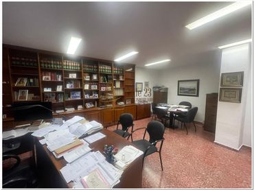 Office space with lift to rent in Centro