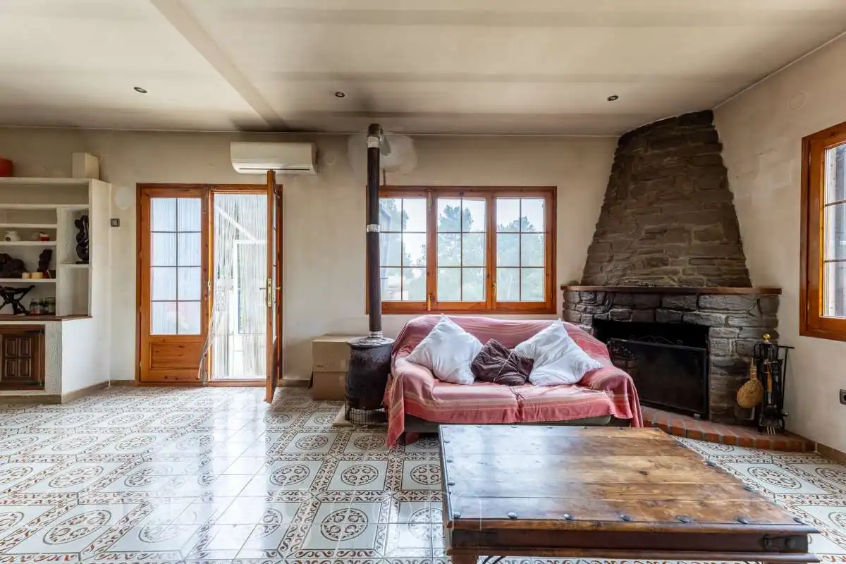 Sala d'estar de Casa o xalet en venda en Torrelles de Foix amb Aire condicionat, Calefacció i Jardí privat